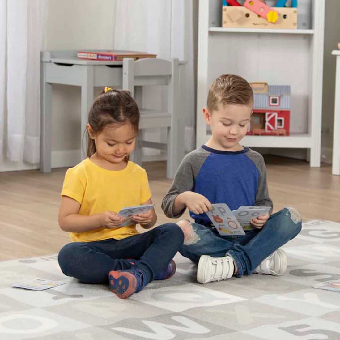 Alfombra letras y números – Colores Neutros
