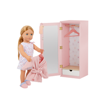 Closet de madera para muñeca