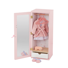 Closet de madera para muñeca
