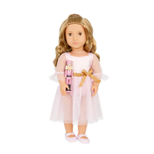 Muñeca Natasha con vestido rosa y Cascanueces