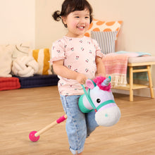 Unicornio de Palo con Sonido Battat