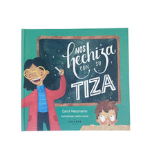 Nos hechiza con su tiza
