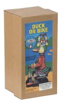 Pato en bicicleta